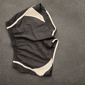 Women's Performance Nike Dri Fit Shorts Black Size Medium